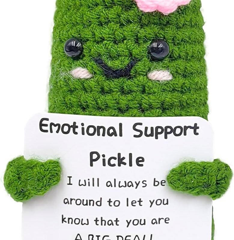 Emotional Encouraging Support Pickle,Funny Encouraging Pickle with Emotional Encouraging Card,Cute Knitted Crochet Dolls Soft Plush for Friend Gifts (Pickle)